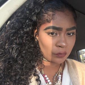 Meet your Posher, Royalyn